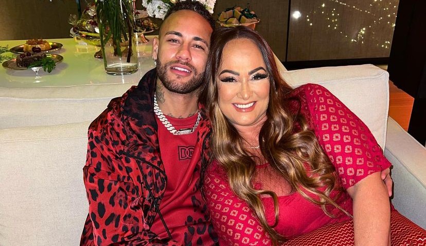 Neymar posta homenagem de Dia das Mães para mãe, vó e ex: “Amo vocês”