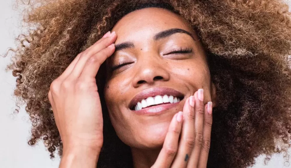 Saiba a importância do skincare na região dos olhos