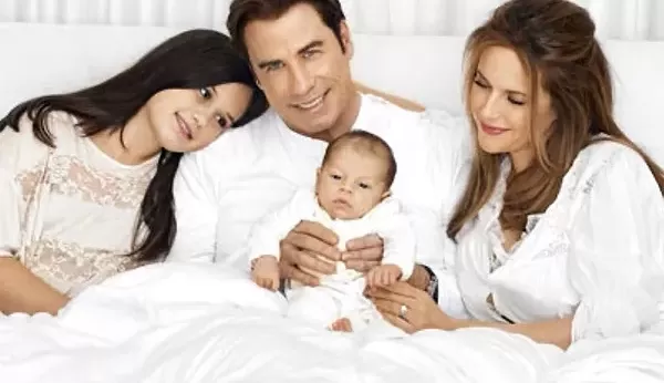 John Travolta emociona fãs e famosos pela homenagem feita a sua esposa