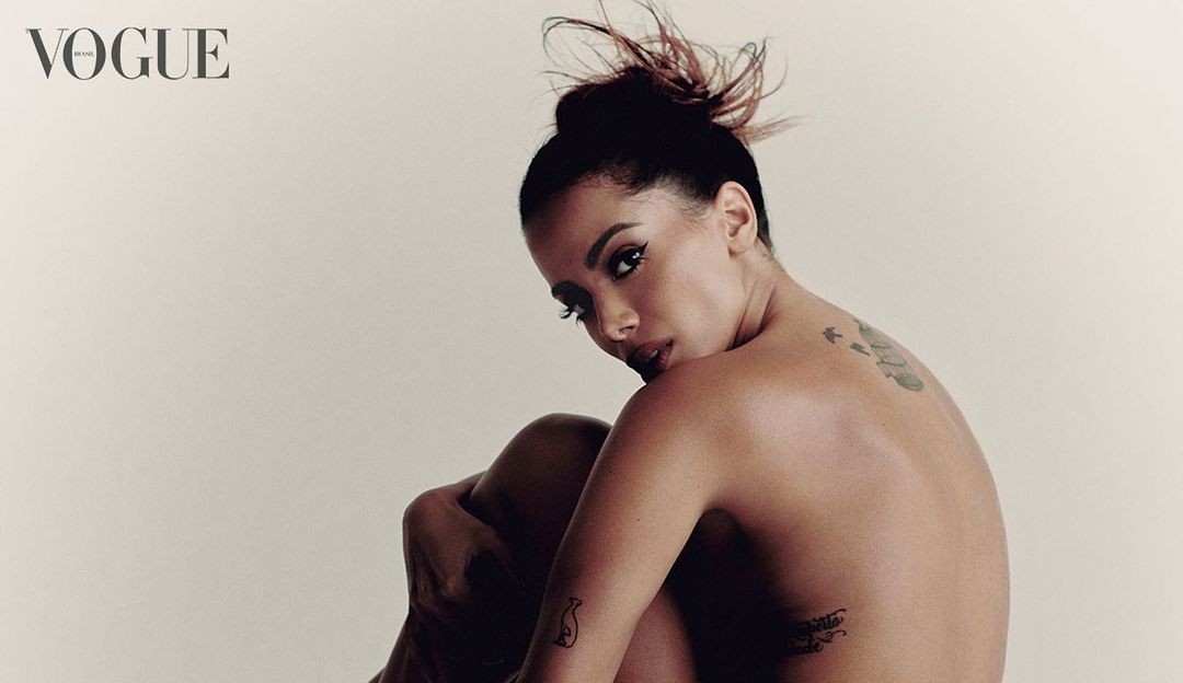 Confira o que rolou nos bastidores da nova capa da revista Vogue, estampada por Anitta