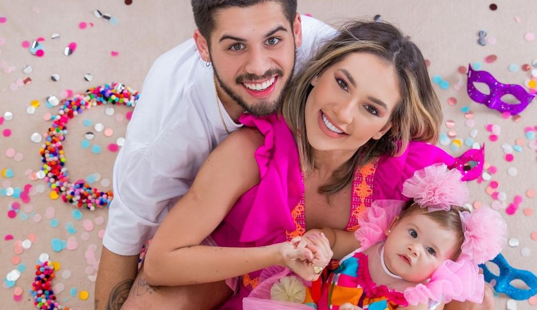 Virgínia e Zé Felipe exibem convite do primeiro aniversário de Maria Alice