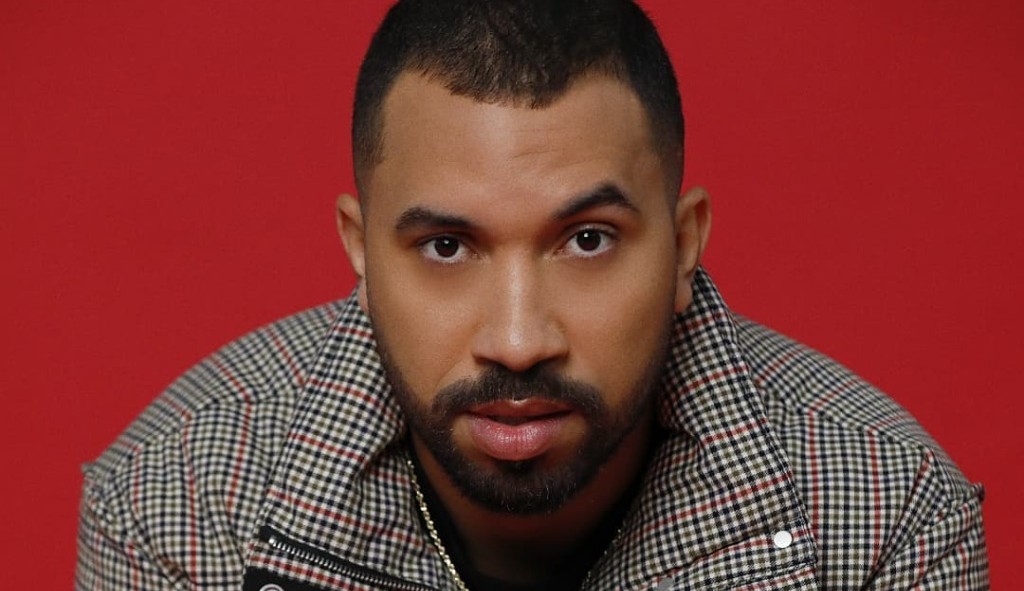 Gil do Vigor se diverte nos bastidores da Dança dos Famosos