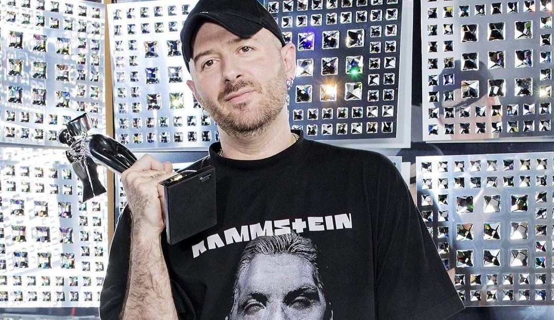 Conheça o rosto por trás do polêmico tênis destruído da Balenciaga