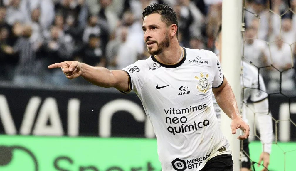 Com grande atuação de Giuliano, Corinthians vence a Portuguesa-RJ e avança de fase na Copa do Brasil