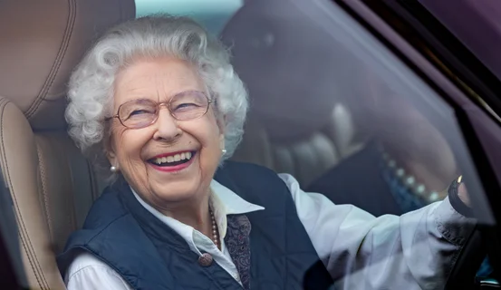 Rainha Elizabeth II marca presença ilustre em Windsor Horse Show