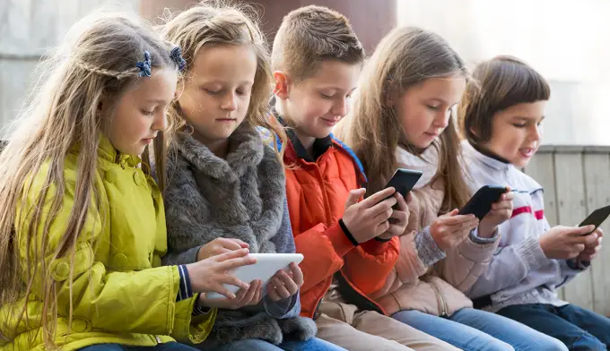 “Geração TikTok”: pesquisa mostra que jovens brasileiros são os que mais utilizam aparelhos eletrônicos no mundo