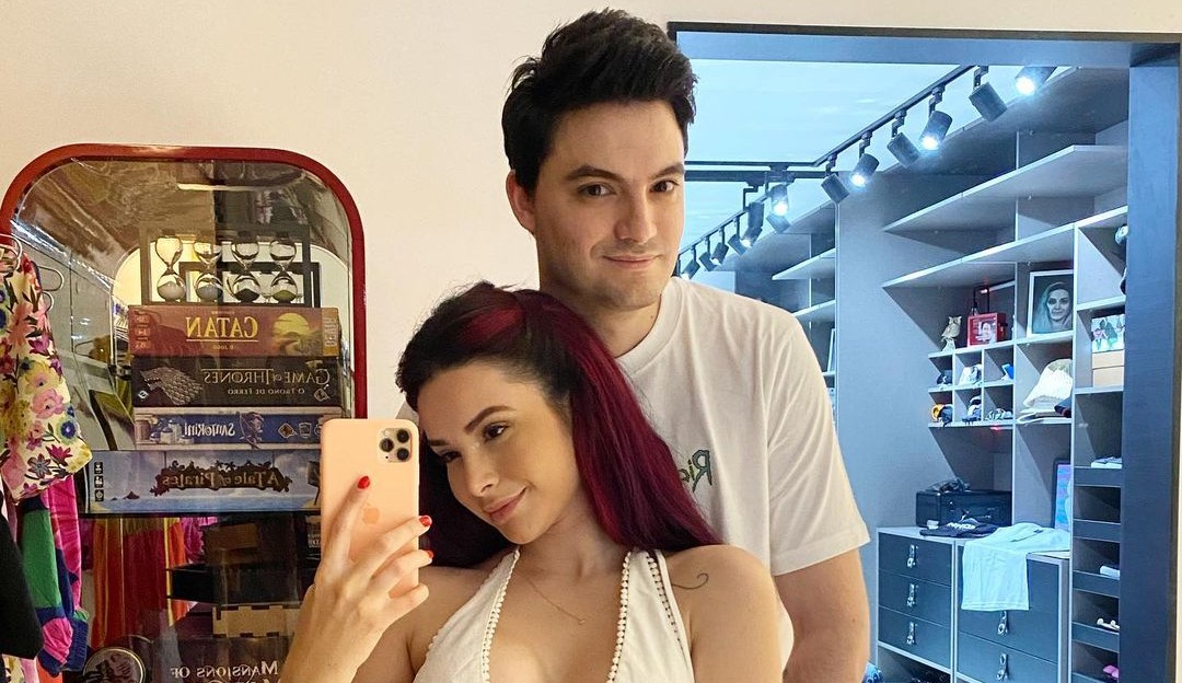 Felipe Neto desabafa sobre ainda ter fotos com sua ex nas redes sociais