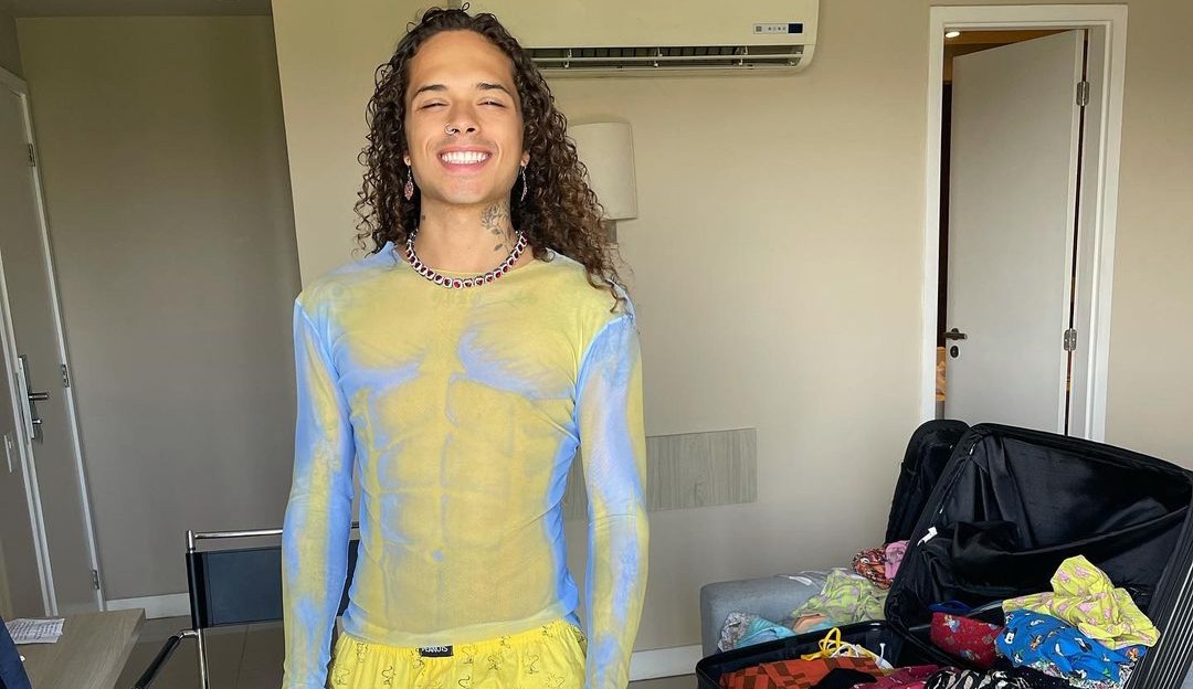 Vitão diz que está sendo difícil a troca da maconha pela leitura, mas que está conseguindo se adequar ao novo hábito