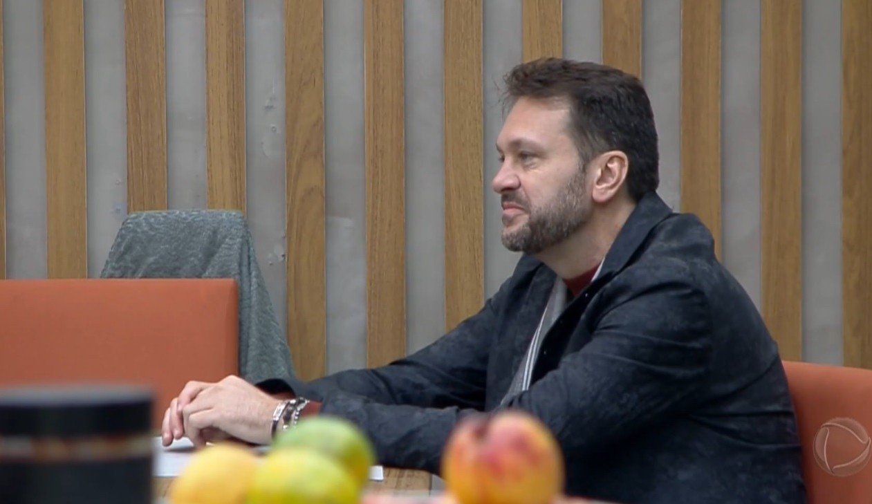 Power Couple: Albert reclama de cantoria dos casais após festa: “Bando de VTzeiros”