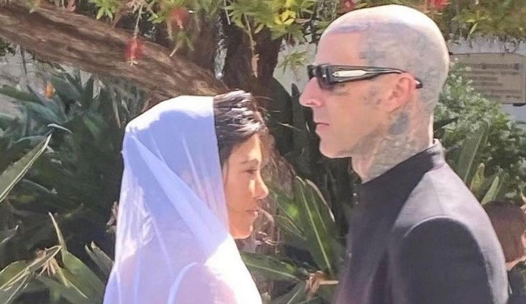 Koutney Kardashian e Travis Barker estão legalmente casados