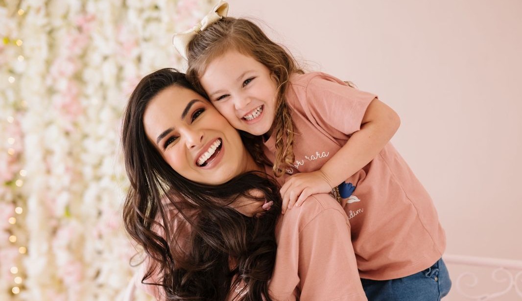 Nay Dantas mostra ensaio de Dia das Mães: “Que não registra, não coleciona momentos”