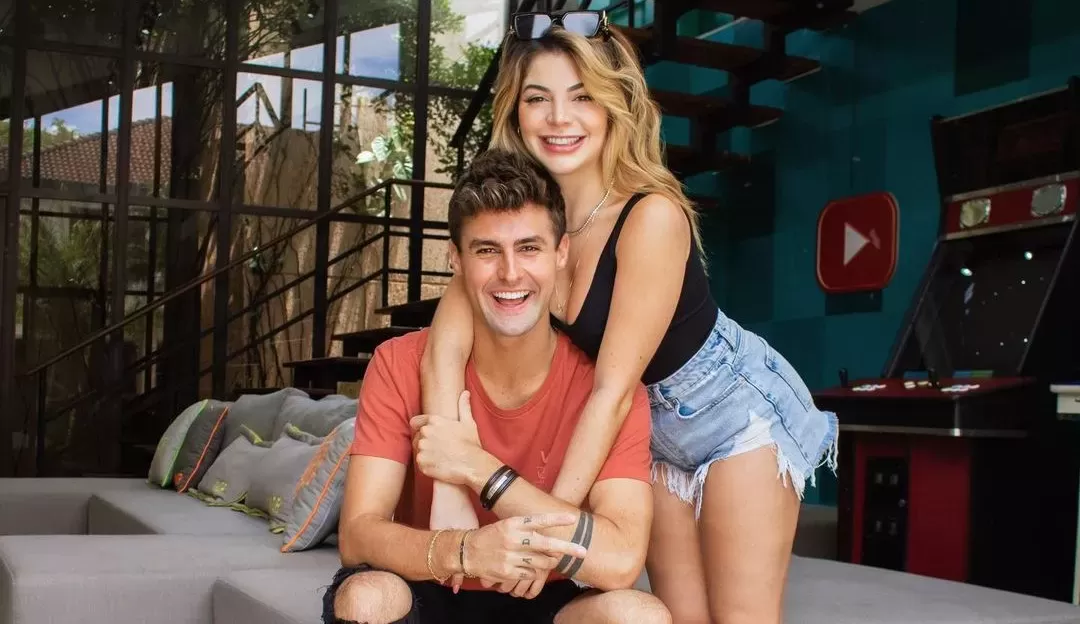 Influenciador Rezende afirma à Gkay ser alvo de máfia digital