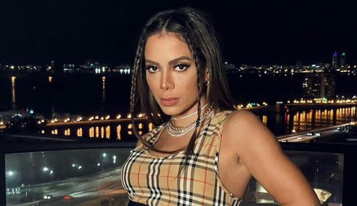 Anitta fica indignada ao saber que Pocah estará no BBB 21
