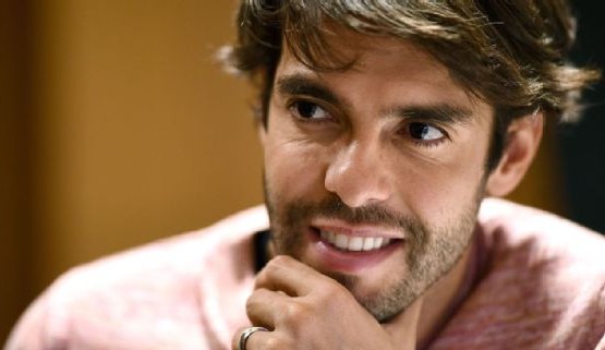 Kaká conclui o curso para treinador da CBF e brinca “só falta o time”