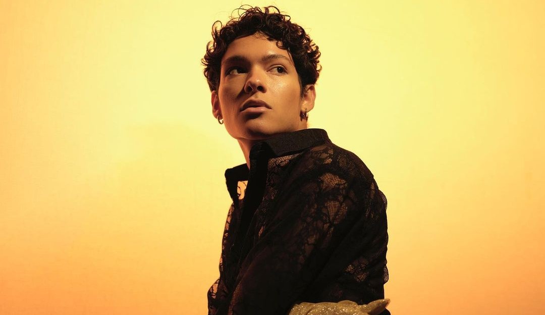 ‘OMR’: Omar Rudberg, ator de “Young Royals”, anuncia seu primeiro álbum