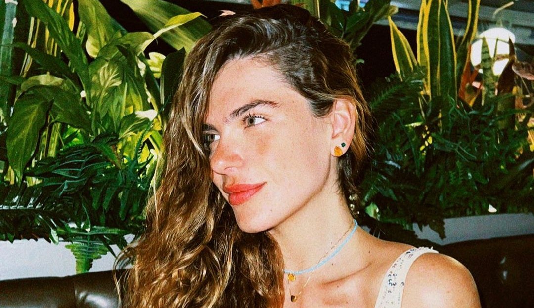 Mariana Goldfarb faz mudança e aparece com visual novo