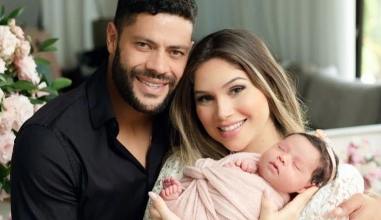 Hulk faz festa para o primeiro mês da filha Zaya com Camila