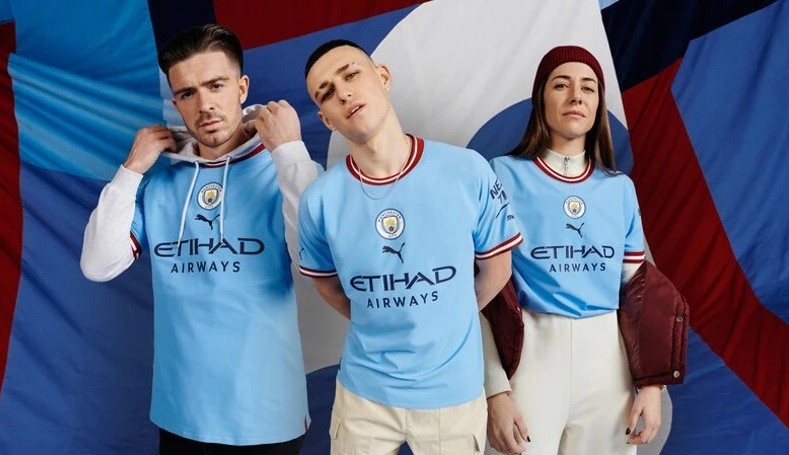 Arsenal e Manchester City divulgam seus novos uniformes principais
