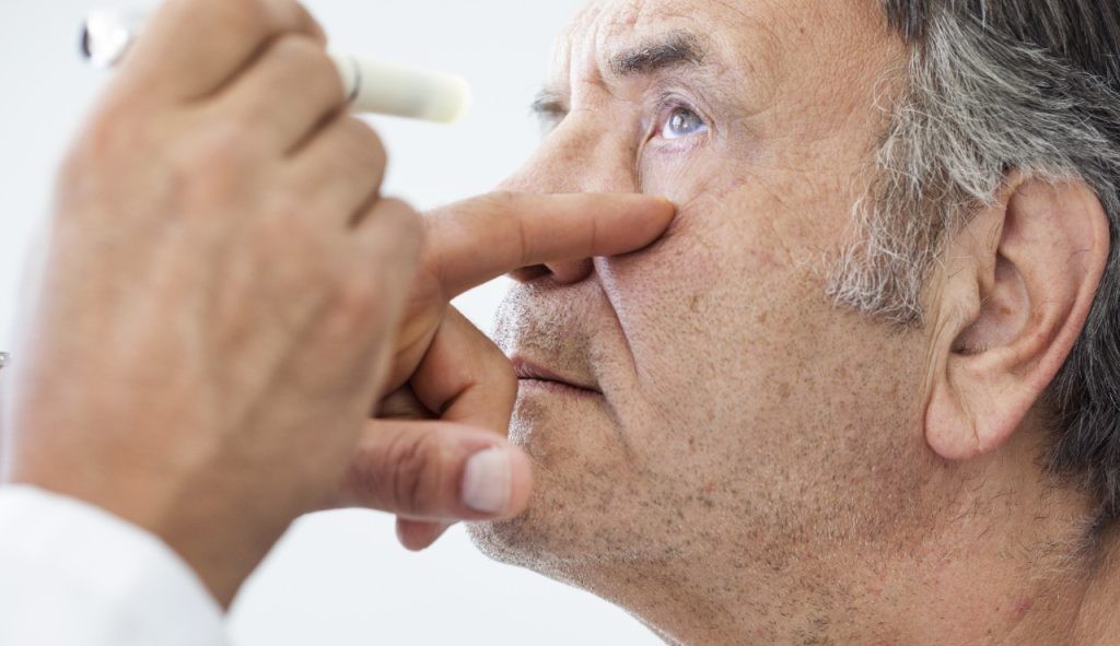 Cirurgia de catarata pode reduzir risco de desenvolver demência