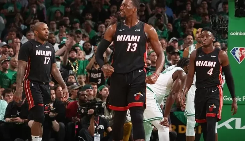 Em noite de Adebayo, Heat impede vitória do Celtics e leva terceiro jogo da série