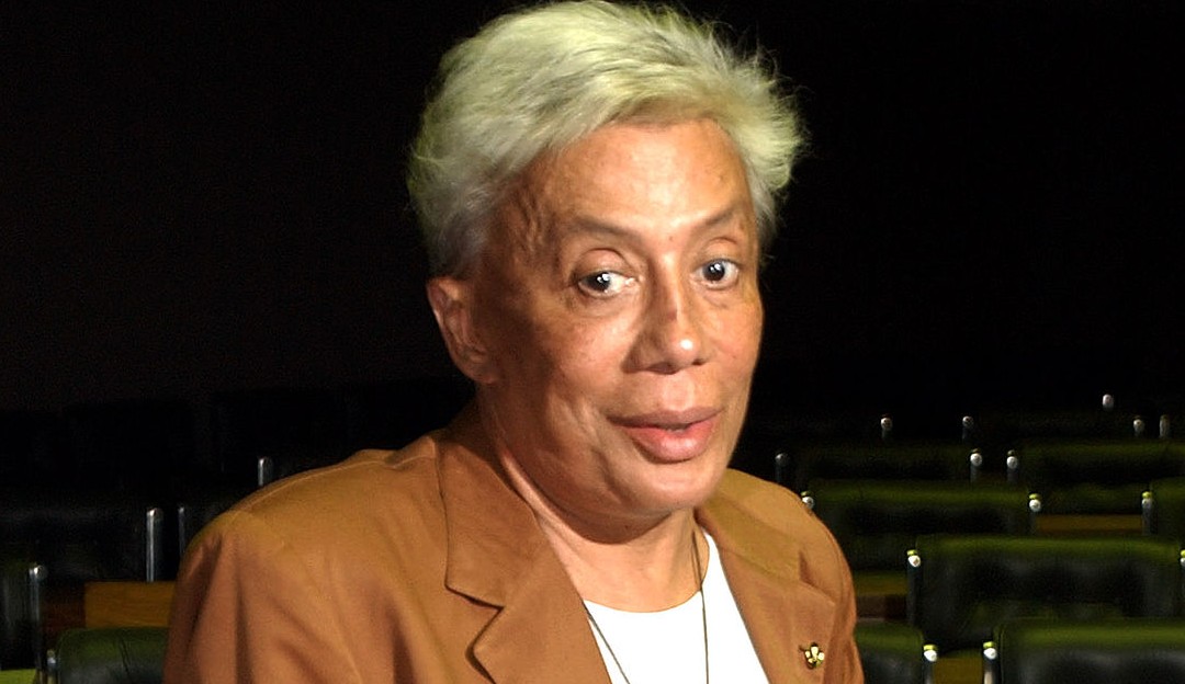 Mansão de Clodovil Hernandes está abandonada e corre risco de ser demolida