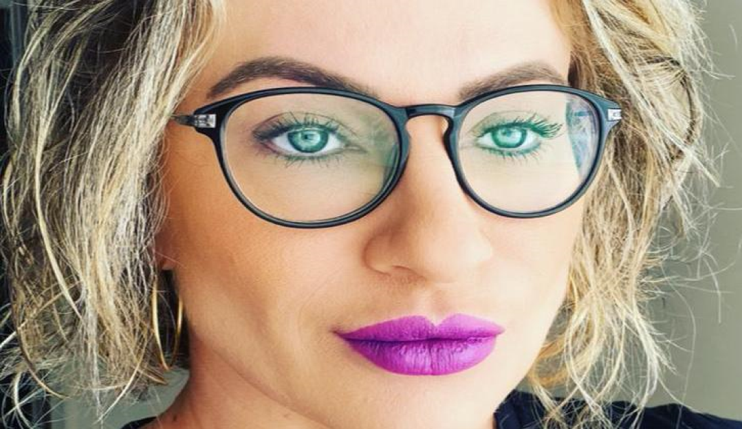 Aprenda passar batom escuro