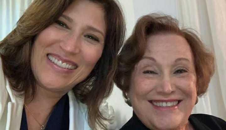 Beth Goulart vê vídeos de Nicette Bruno e se emociona