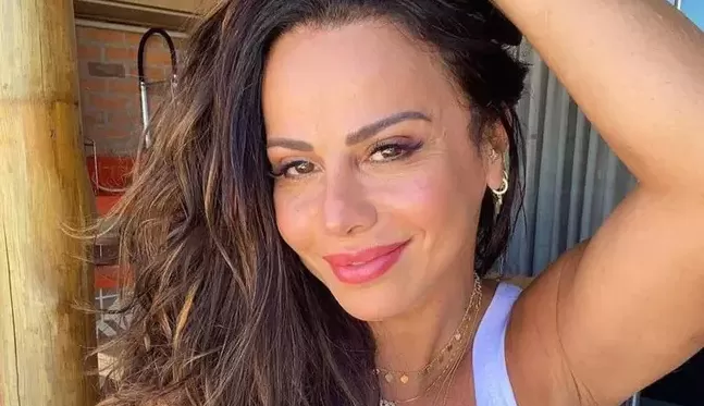 Viviane Araújo exibe barrigão de grávida e surpreende web