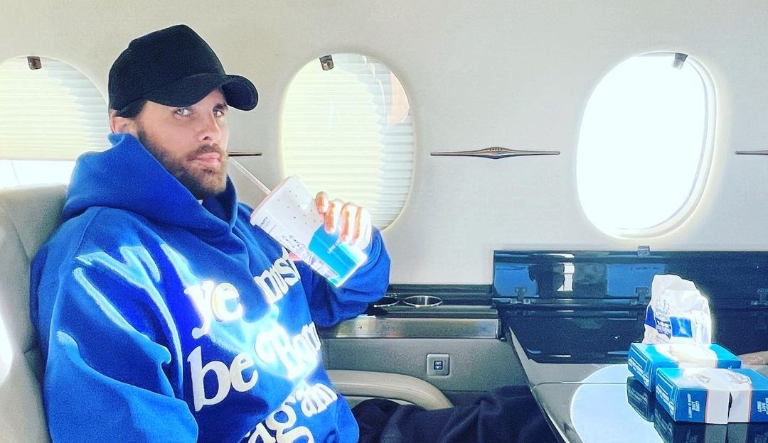 Membros da família Kardashian dão feliz aniversário a ex de Kourtney