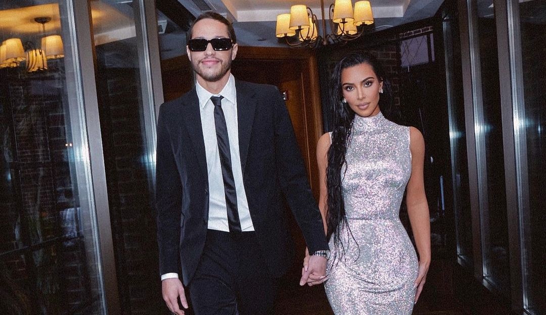 A “maldição Kardashian”: fãs de Pete Davidson se preocupam com a carreira do humorista