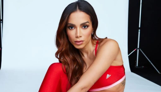 Anitta abre o coração e fala sobre personalidade frágil e casamento