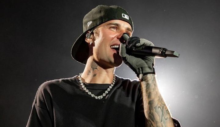 Justin Bieber se emociona em show no México