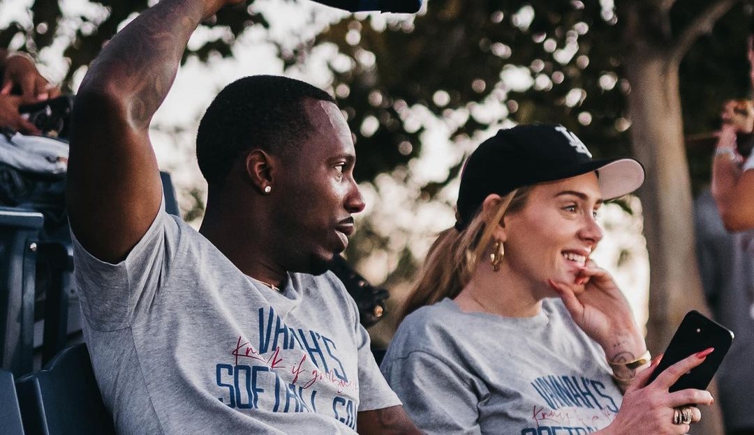 Adele poderia estar em crise com o namorado, diz imprensa