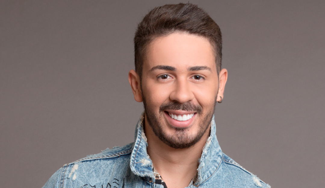 Carlinhos Maia realiza cirurgia plástica no abdômen