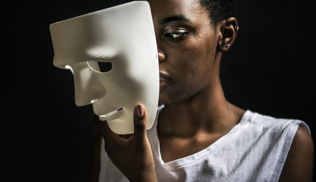 Entenda como superar a síndrome do impostor e evitar o burnout