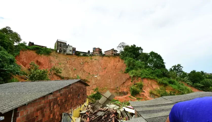 Governo reconhece situação de emergência em 14 municípios de PE em decorrência das chuvas