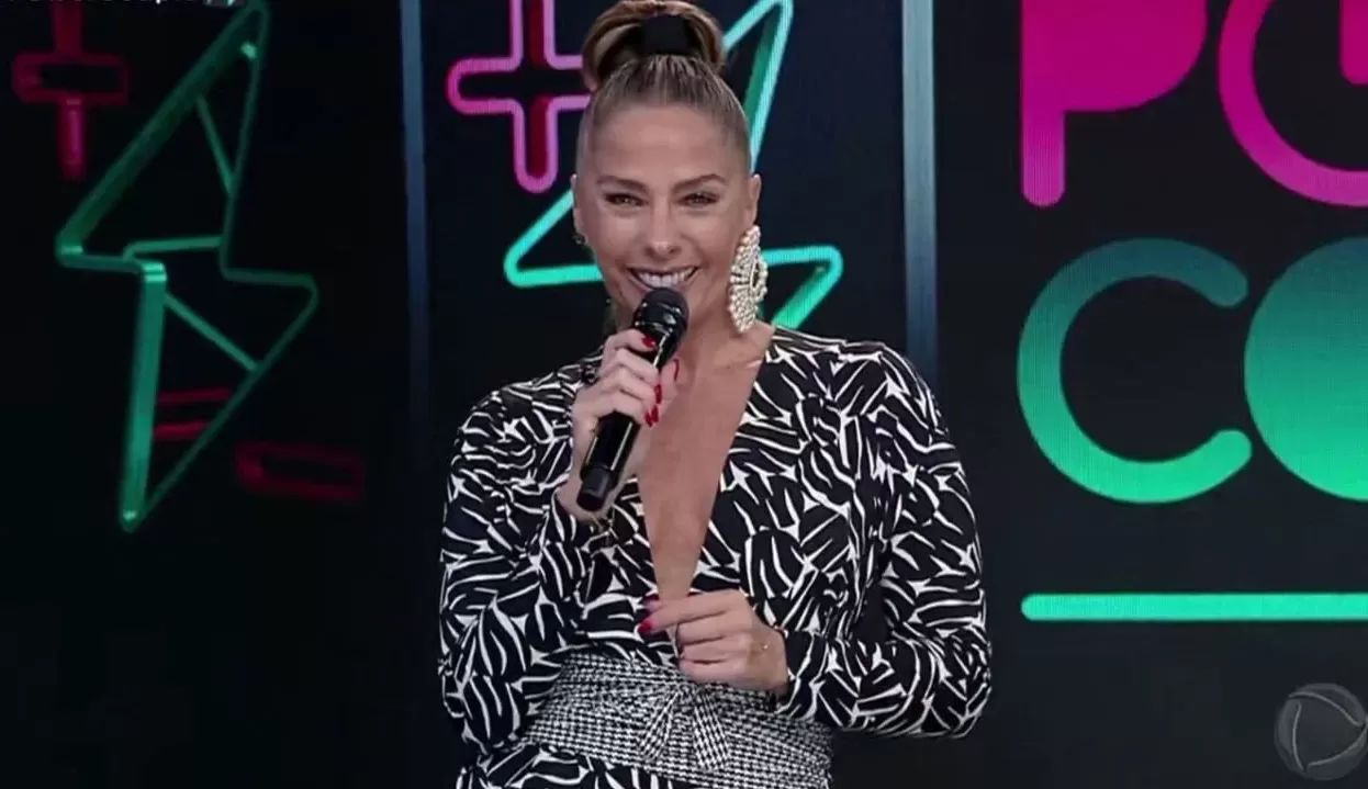 Adriane Galisteu dá bronca em participantes do Power Couple