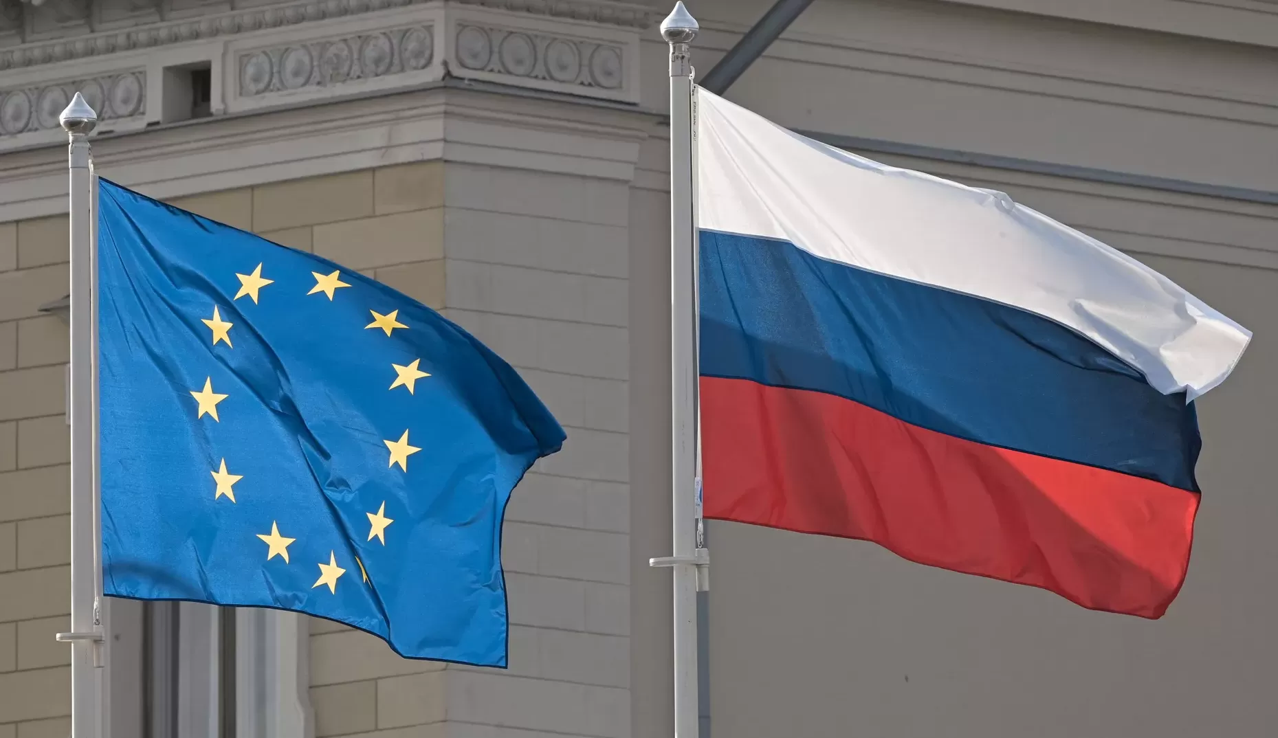 União Europeia chega a acordo sobre embargos a petróleo russo