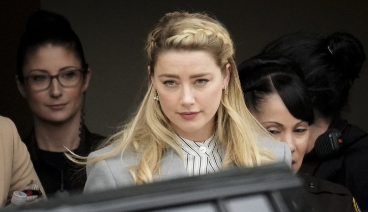 Júri define valor de indenização que Amber Heard terá de pagar para Johnny Deep