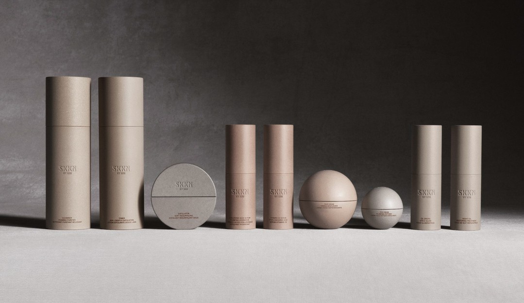 SKKN: Kim Kardashian lança linha de skincare