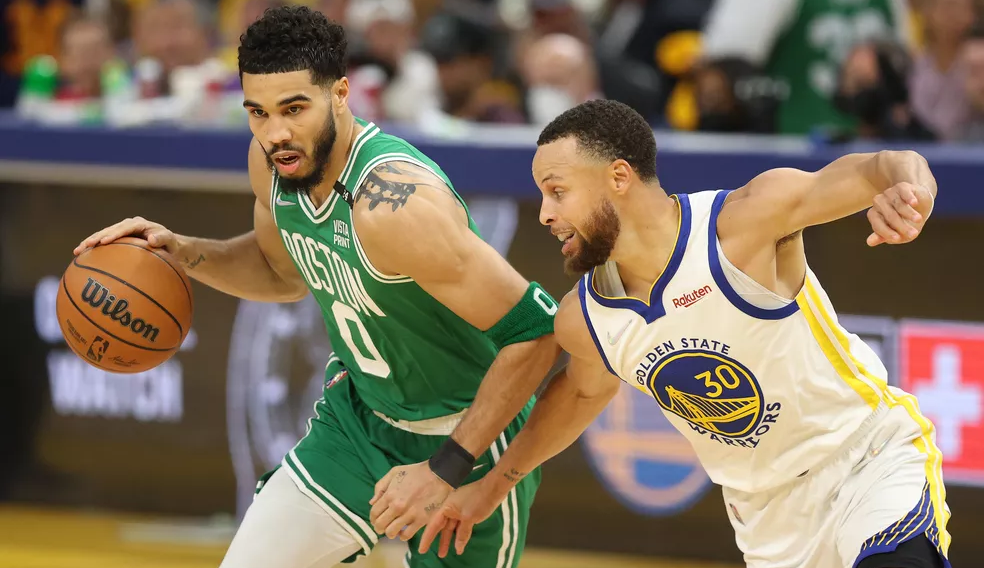Celtics surpreende no último quarto e vence o Warrios no primeiro jogo da série