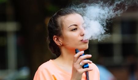 Cigarro eletrônico e Narguilé: O uso da moda