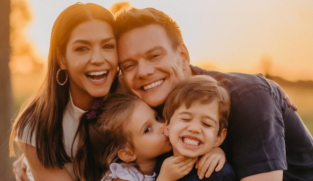 Thais Fersoza se declara a Michel Teló: “Saudade do seu beijo”