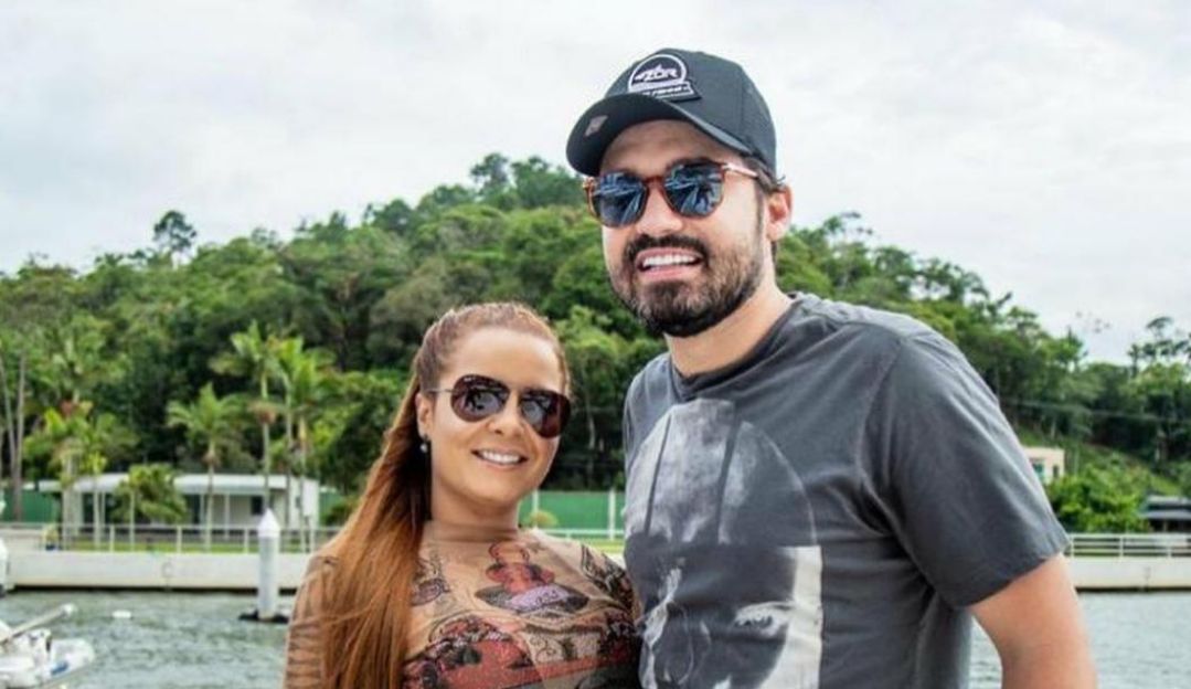 Cantora Maiara e o namorado, Fernando Zor tiram férias romântica e viajam juntos