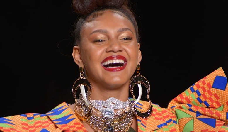 Ex-BBB Jessi Alves estreia na passarela do SPFW