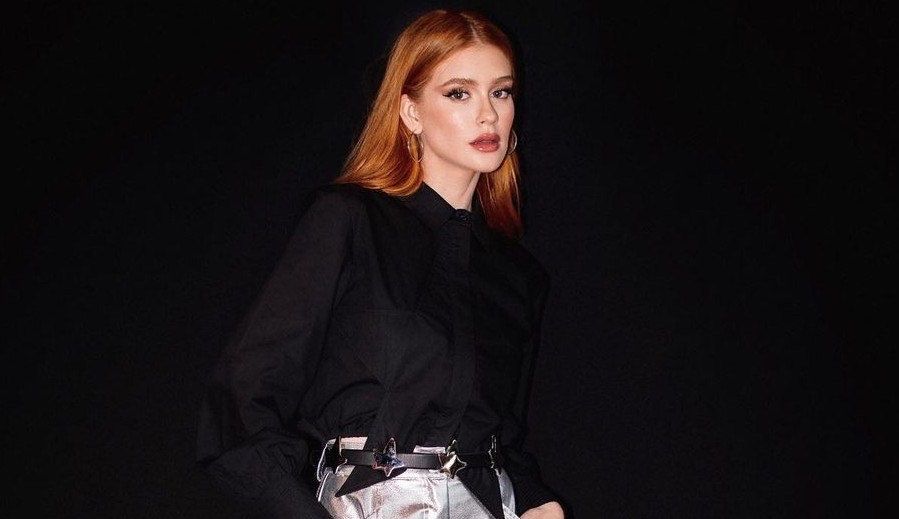 Marina Ruy Barbosa em viagem na Itália posta foto comendo pizza