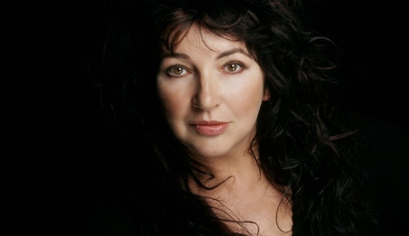 Kate Bush comenta sobre o sucesso da faixa “Running Up That Hill” após Stranger Things