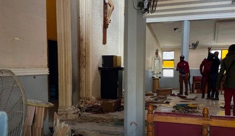 Homens armados matam ao menos 50 fiéis em igreja na Nigéria
