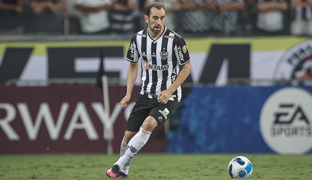 Insatisfeito com reserva, Godín conversa com Vélez e pode deixar o Atlético-MG