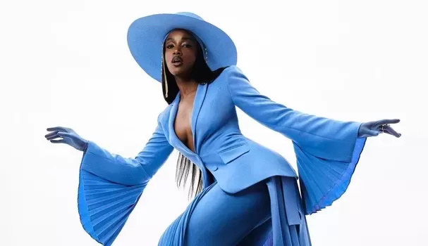 Confira os looks de estilo incomparável da cantora Iza